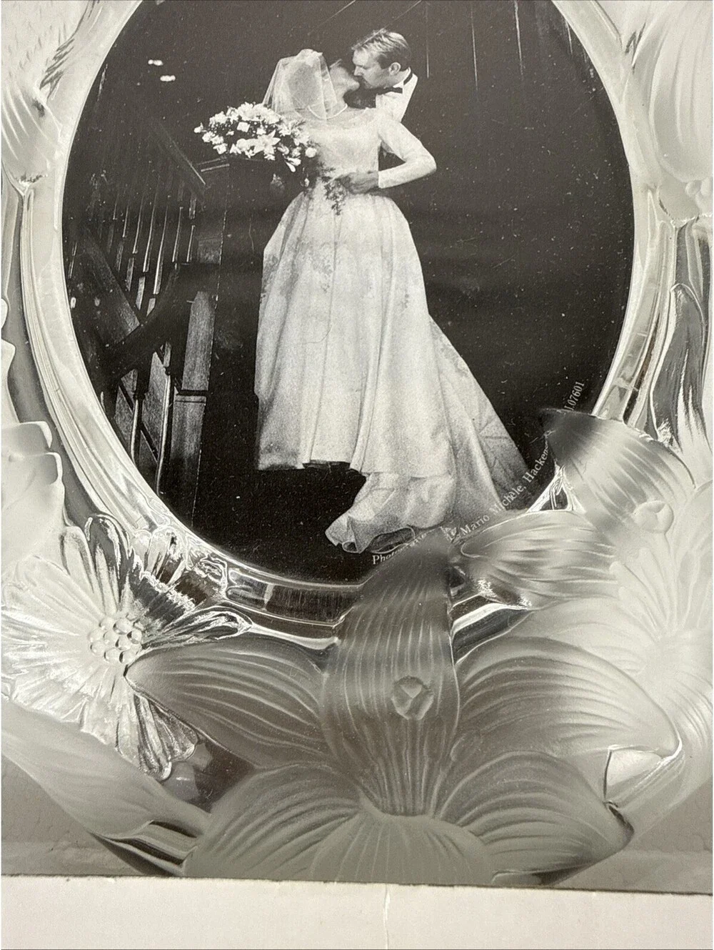 Vintage Crystal Clear Signatures Paradise Garden Oval 5x7 Photo Frame Boxed